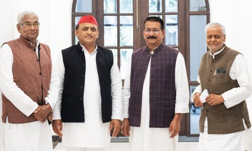 Kishore Upadhyay : अखिलेश से किशोर की मुलाकात के बाद फिर बढ़ा राजनैतिक पारा, पत्ते शो करने से किशोर का अभी तक परहेज