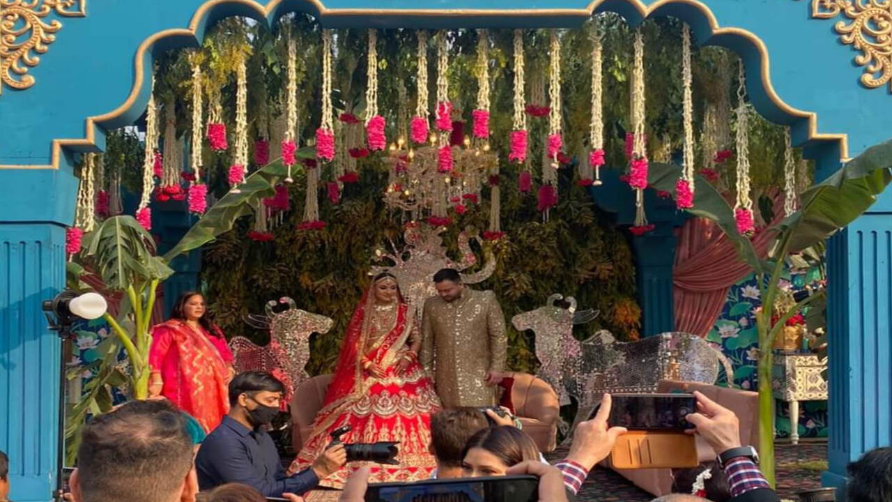 Tejashwi Yadav Wedding: सगाई नहीं शादी कर रहे हैं तेजस्वी यादव, दिल्ली में बहन के फार्म हाउस पर सजा मंडप