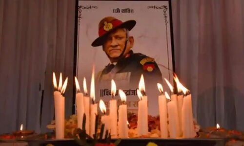 CDS Gen Bipin Rawat Funeral : दिल्ली में बिपिन रावत और उनकी पत्नी का होगा आज अंतिम संस्कार, शाह ने जनरल रावत को दी श्रद्धांजलि