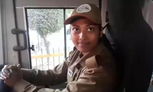 Gorakhpur News : गोरखपुर की पूजा ने इलेक्ट्रिक बस के ड्राइवर के रूप में संभाला कार्यभार, अंडर 19 टीम से खेल चुकी हैं हॉकी