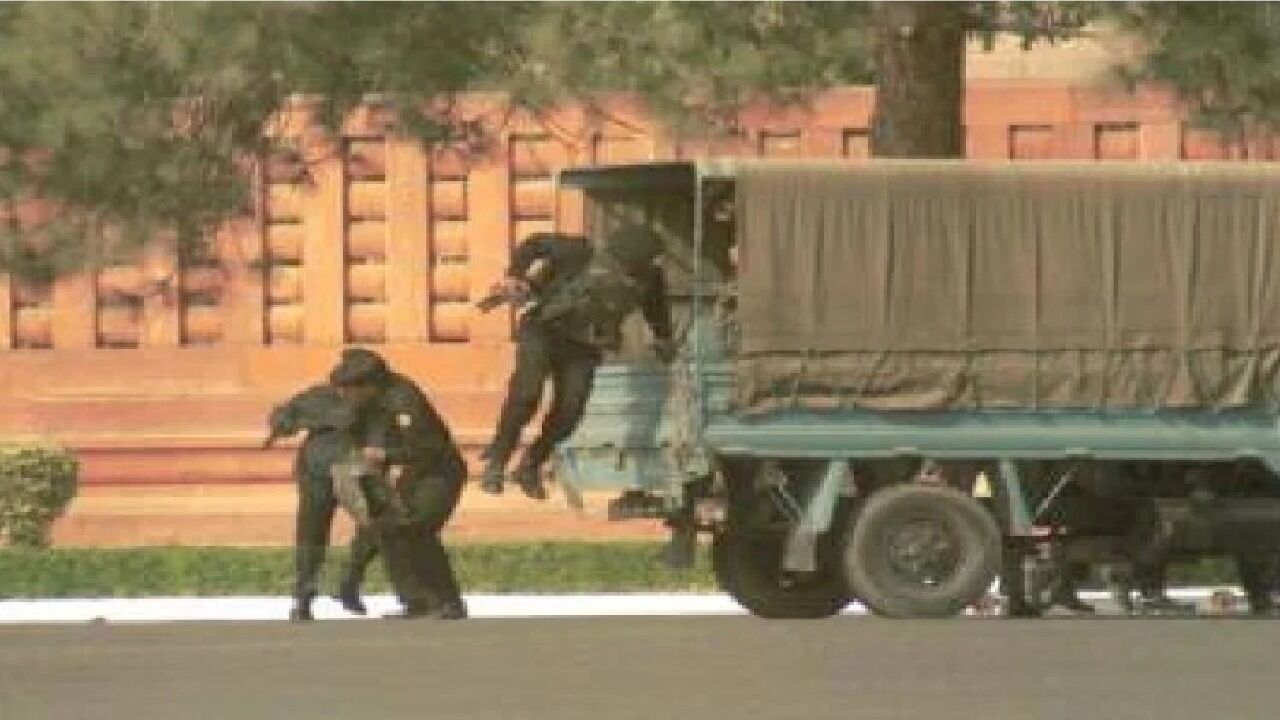 Parliament Attack 2001 : आज ही के दिन हुआ था लोकतंत्र के मंदिर पर हमला, पांच आतंकी समेत 14 लोगों की हुई थी मौत