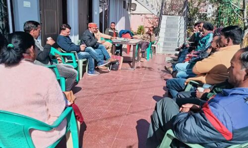 Nainital News : वन पंचायत संघर्ष मोर्चा की बैठक में सामाजिक कार्यकर्ताओं और 25 वन पंचायतों के सरपंचों ने लिया हिस्सा, 18 दिसंबर को देंगे धरना