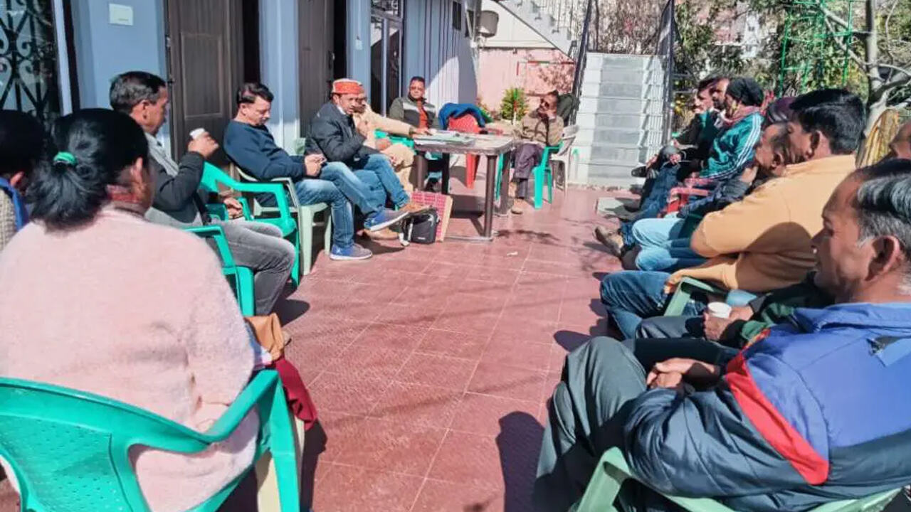 Nainital News : वन पंचायत संघर्ष मोर्चा की बैठक में सामाजिक कार्यकर्ताओं और 25 वन पंचायतों के सरपंचों ने लिया हिस्सा, 18 दिसंबर को देंगे धरना