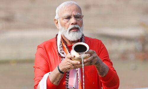 PM Modi in Varanasi: एक दिन में पांच सेट कपड़े और 8 लाख घरों में प्रसाद वितरण, इन कारणों से चर्चा में रहा PM मोदी का काशी दौरा