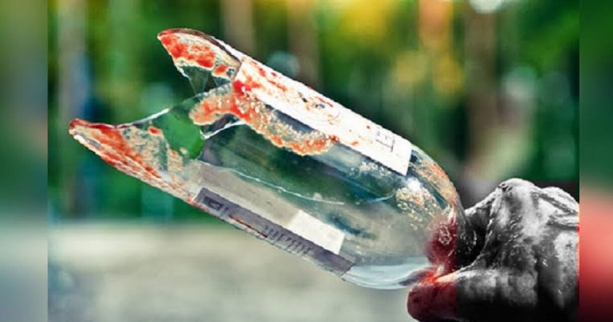 Muzaffarpur Crime News: गुटखा नहीं देने पर दुकानदार को जमकर पीटा, कांच की बोतल फोड़कर गले में घोंपा