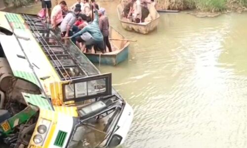 Andhra Pradesh News: आंध्र प्रदेश में हुए बस हादसे में 9 लोगों की मौत, पीएम मोदी ने जताया दुख, पीड़ितों को मिलेगा मुआवजा