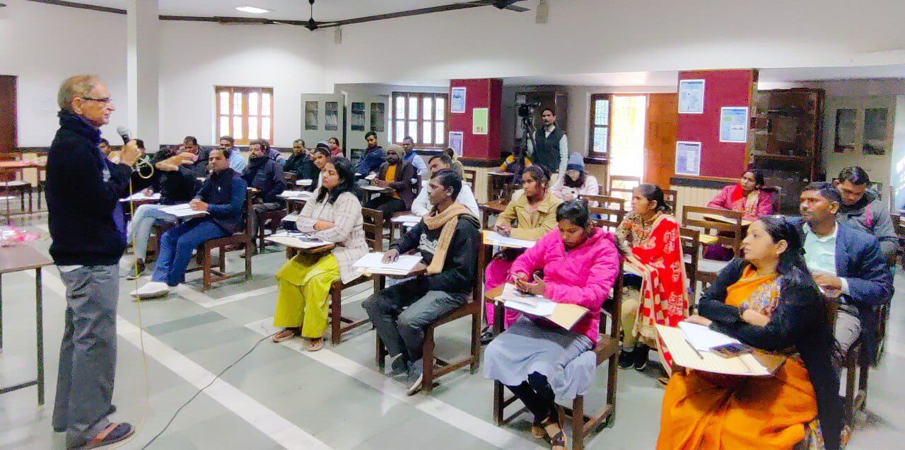 प्रो. राम पुनियानी ने दक्षिणपंथी सोच पर बोला हमला, कहा- धार्मिक सत्ता स्थापित करने का प्रयास लोकत्रांतिक मूल्यों के खिलाफ प्रो. राम पुनियानी ने दक्षिणपंथी सोच पर बोला हमला, कहा- धार्मिक सत्ता स्थापित करने का प्रयास लोकत्रांतिक मूल्यों के खिलाफ