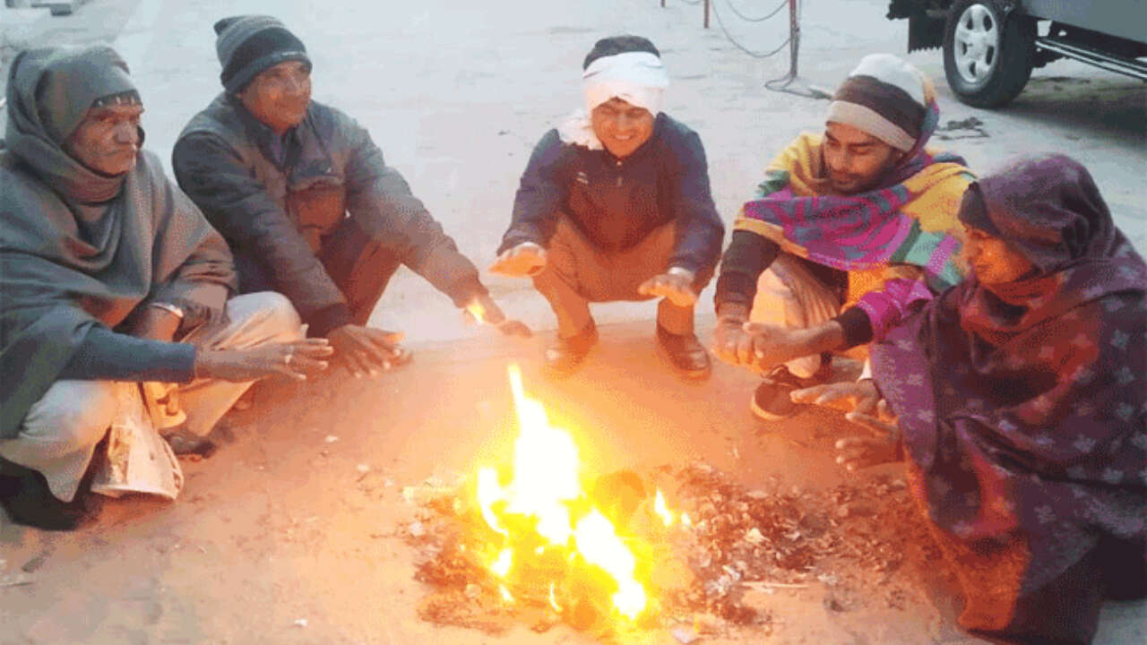 Aaj Ka Mausam : कड़कड़ाती ठण्ड से उत्तराखण्ड का जनजीवन हुआ अस्त-व्यस्त, येलो अलर्ट जारी