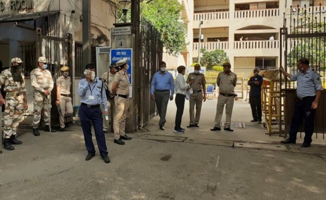 Rohini Court Blast: रोहिणी कोर्ट ब्‍लास्‍ट मामले में आरोपी वैज्ञानिक ने की आत्‍महत्‍या की कोशिश, एम्स में भर्ती