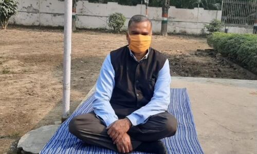 DDU News : कुलपति के खिलाफ नहीं शुरू हुई जांच तो आमरण अनशन पर बैठे निलंबित प्रोफेसर कमलेश गुप्त, लगाए गंभीर आरोप