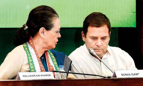 Goa Election 2022: गोवा में कांग्रेस को लगा एक और बड़ा झटका, इस दिग्गज नेता ने दिया इस्तीफा