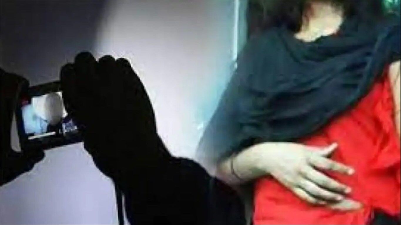 Rajasthan News : बदमाशों ने युवती के साथ किया अभद्र व्यव्हार, विवादित जमीन के कारण कपड़े फाड़े, गोबर खिलाने की भी कोशिश