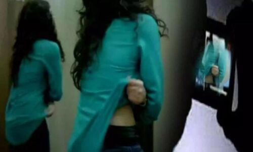 Sextorsion in Delhi : न्यूड वीडियो कॉल के जाल में फंसे बुजुर्ग, जानिए इस फ्रॉड से कैसे बचें?