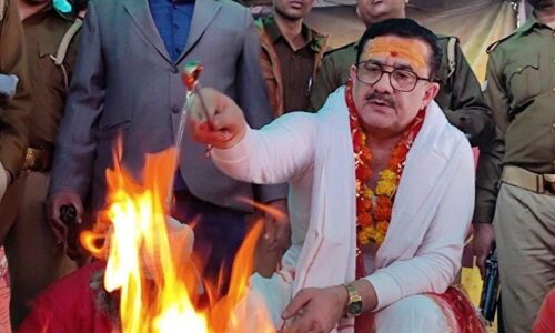 Uttar Pradesh News : इस्लाम छोड़ हिंदू बने वसीम रिजवी अखाड़े को दान में देंगे अपनी संपत्ति, संन्यास लेने पर कर रहे हैं विचार