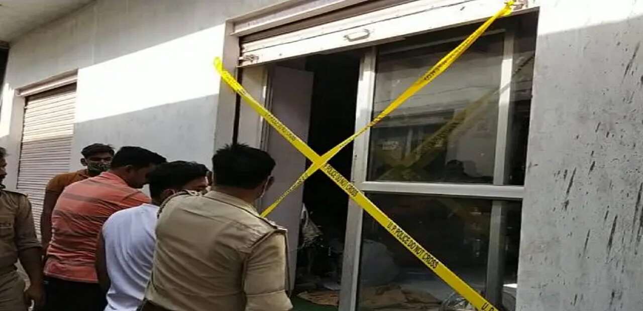 Agra ATM Theft : पैसे नहीं चुरा पाने का गुस्सा इतना कि एटीएम ही उखाड़ ले गए बदमाश, खुली चुनौती, अभी तक पुलिस खाली हाथ