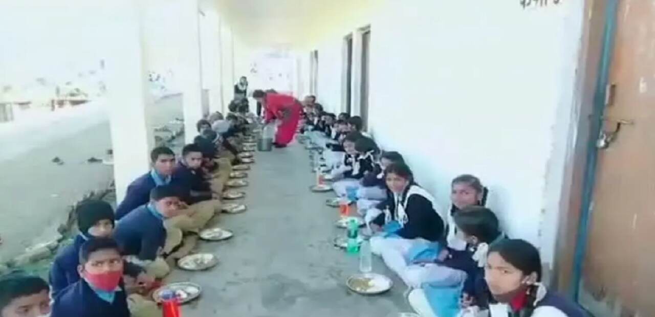 Aam Aadmi Party Dalit bhojanmata Aam Aadmi Party Dalit bhojanmata