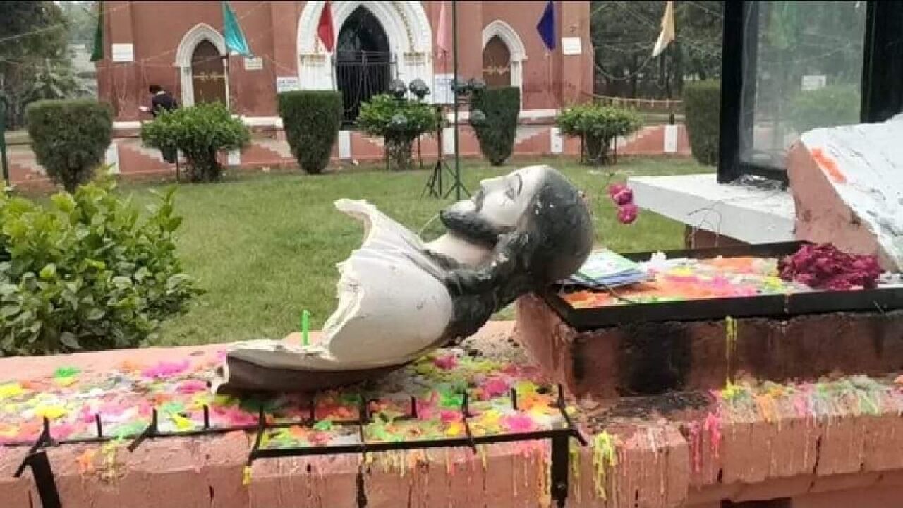 क्रिसमस पर हिंदुत्ववादियों ने मचाया बवाल, हरियाणा में तोड़ी जीसस की मूर्ति तो असम में बजरंग दल ने क्रिसमस सेलिब्रेशन में डाला भंग