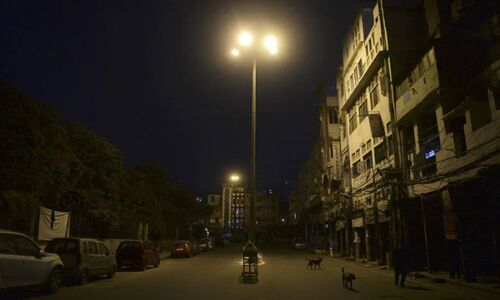 ओमिक्रॉन के बढ़ते मामलों के मद्देनजर उत्तराखंड में भी नाईट कर्फ्यू लागू कर दिया गया है।