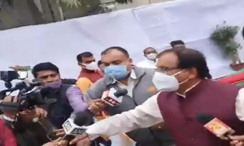 Madhya Pradesh News : BJP सांसद गुमान सिंह डामोर 600 करोड़ के घोटाले में आरोपित, सवाल पूछने पर पत्रकारों के माइक झटककर भागे, वीडियो वायरल