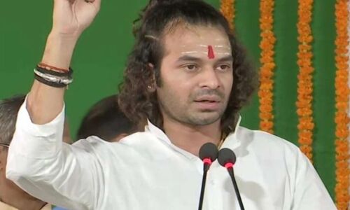 Patna News : PMCH में नर्सों पर लाठीचार्ज, नीतीश कुमार पर लालू के लाल तेज प्रताप, युवाओं से कहा - ‘उखाड़ फेंकिए सरकार’