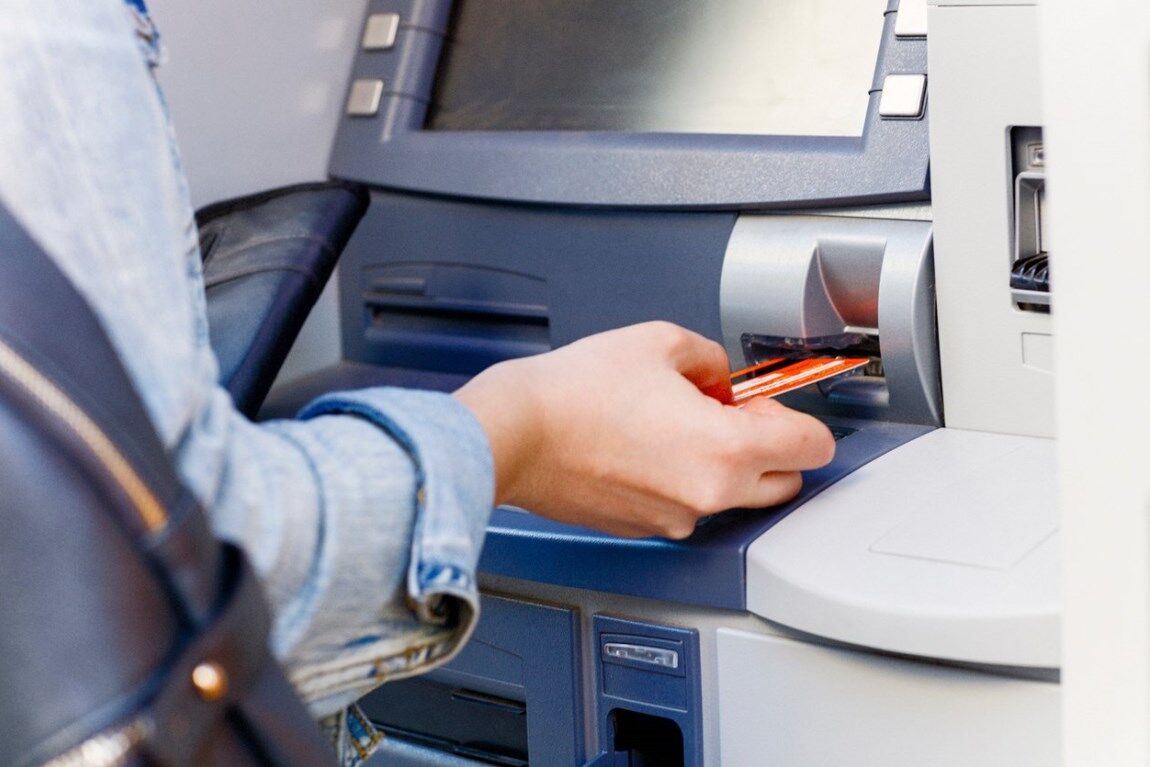 ATM Charge Hike: आज से ATM से पैसा निकालना हुआ महंगा, जानिए, कितने रुपये की हुई बढ़ोत्तरी