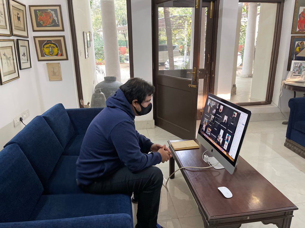 Pilibhit News: Omicron के बढ़ते खतरे को लेकर Varun Gandhi चिंतित, डॉक्टरों और अफसरों से की वर्चुअल मीटिंग