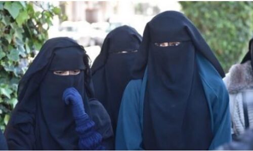 Karnataka : उडुपी महिला कॉलेज में हिजाब पहनने पर रोक से बिफरी छात्राएं, SDPI ने दी इस बात की धमकी