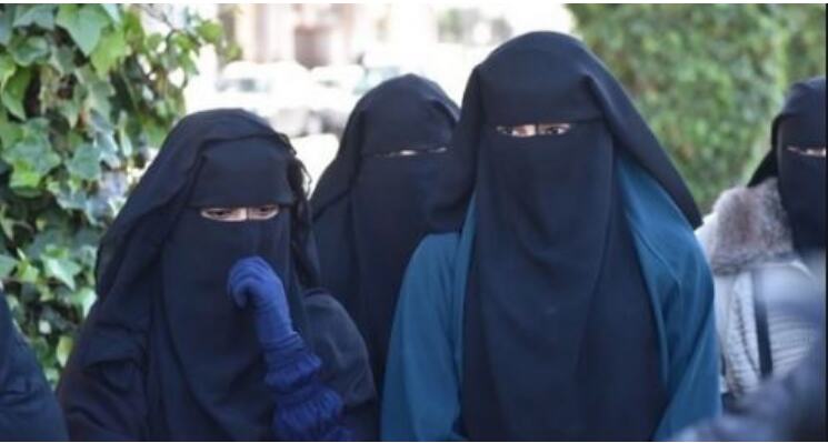Karnataka : उडुपी महिला कॉलेज में हिजाब पहनने पर रोक से बिफरी छात्राएं, SDPI ने दी इस बात की धमकी