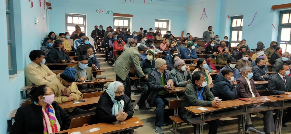 DDU News Today: शिक्षक संघ ने कहा राज्यपाल करें हस्तक्षेप, कुलपति को तत्काल हटाकर अनियमितताओं की कराएं जांच DDU News Today: शिक्षक संघ ने कहा राज्यपाल करें हस्तक्षेप, कुलपति को तत्काल हटाकर अनियमितताओं की कराएं जांच