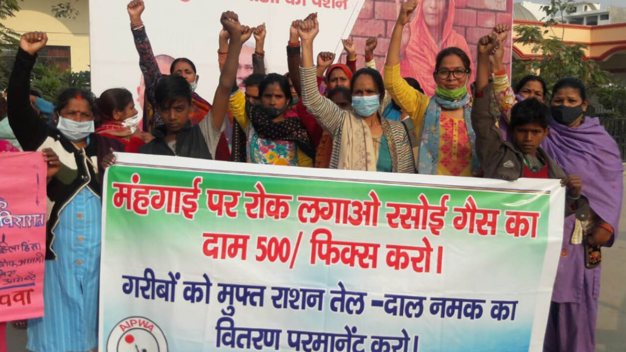 उत्तर प्रदेश में भड़काऊ धर्म-संसद कार्यक्रमों पर रोक की मांग और महंगाई के खिलाफ ऐपवा का प्रदर्शन