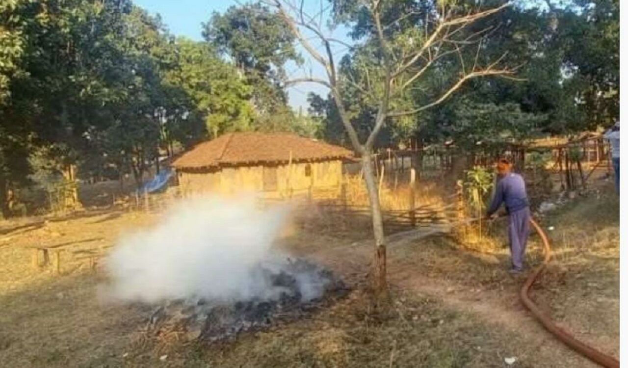Simdega Mob Lynching: झारखंड में भीड़ ने युवक को घर से खींच कर जिंदा जलाया, पुलिस छावनी में तब्दील हुआ गांव