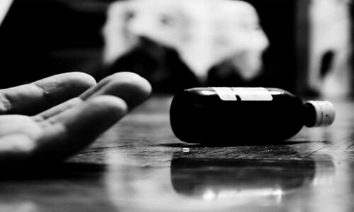 Rajkot Crime News : युवक की जहर खाने से हुई मौत, इलाज के लिए परिजन अस्पताल की जगह ले गए मंदिर