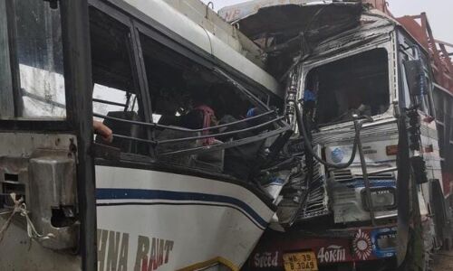 Jharkhand Road Accident: भीषण सड़क हादसा, बस-ट्रक की टक्कर में 15 की दर्दनाक मौत, 25 से ज्यादाघायल
