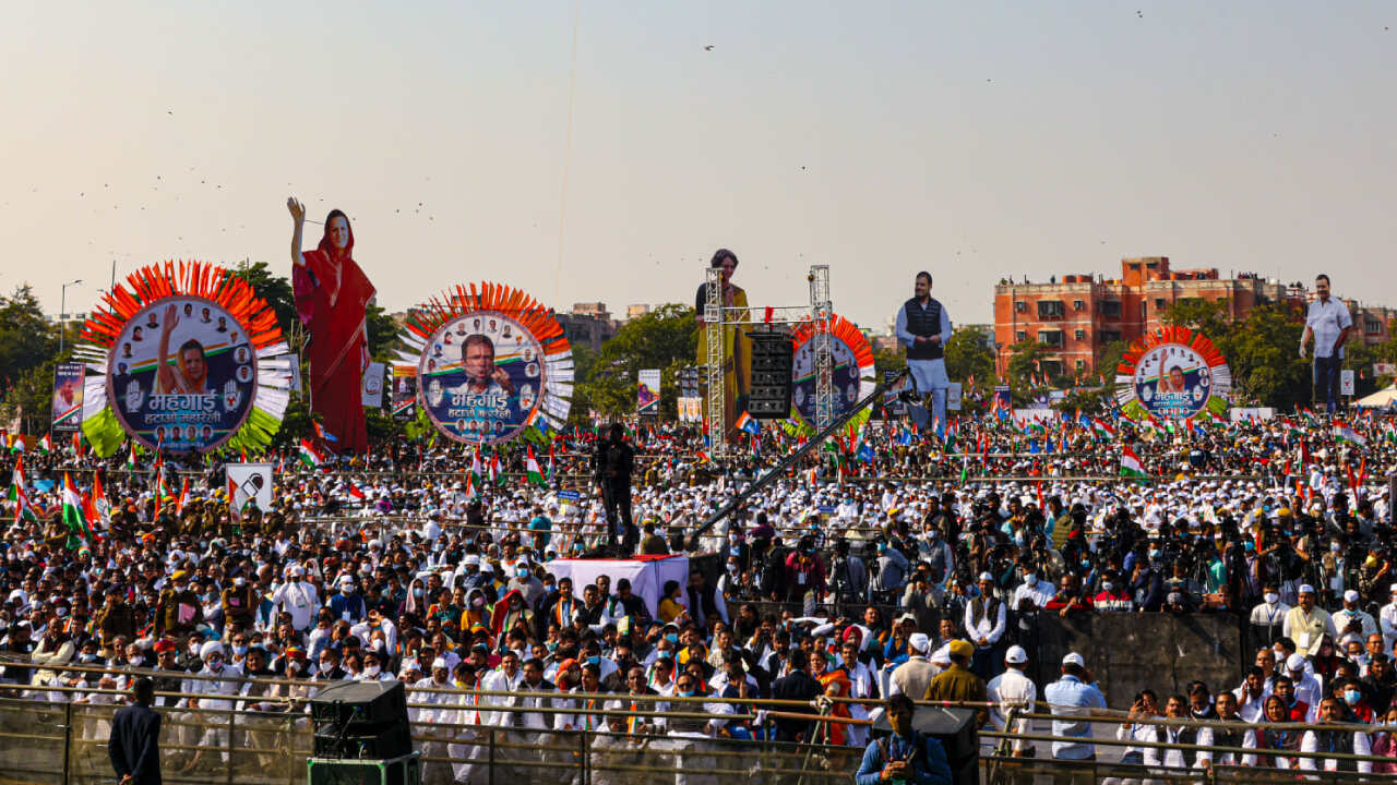 Omicron variant : कोरोना के मद्देनजर कांग्रेस का यूपी और अन्य चुनावी राज्यों में बड़ी रैलियों को स्थगित करने का फैसला