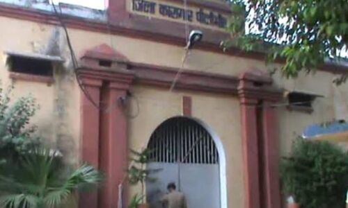 Pilibhit News: जिला कारागार में कोरोना की दस्तक, पॉजिटिव निकला बंदी तो मचा हड़कंप, तेजी से बढ़ रहे केस