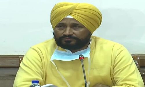 पीएम की सुरक्षा पर चारों तरफ से घिरे सीएम चन्नी ने खोया अपना आपा, कहा - पद की गरिमा का ध्यान नहीं रख रहे मोदी