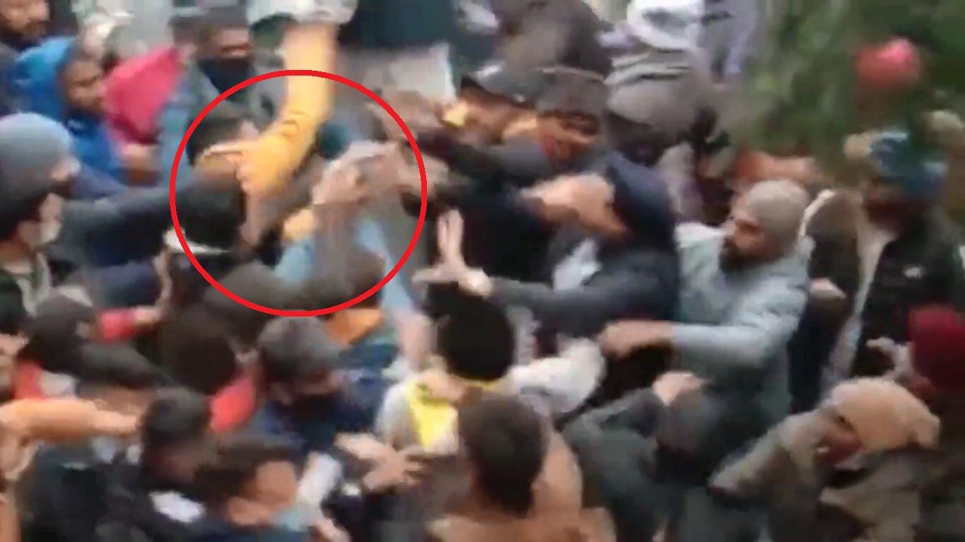 Punjab Election 2022: टिकट बंटवारे को लेकर AAP में मार-कुटाई, पिट गए राघव चड्ढा, पीछे के गेट से भागते दिखे