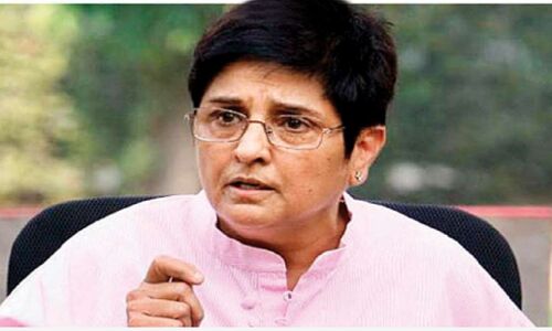 भारत की पहली महिला IPS Kiran Bedi ने ऐसा क्या कह दिया कि मांगनी पड़ी माफी, लगे ये आरोप