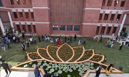 Corona In BJP Headquarter: BJP हेडक्वार्टर में कोरोना विस्फोट, 42 हुए कोरोना संक्रमित, नितिन गडकरी भी चपेट में