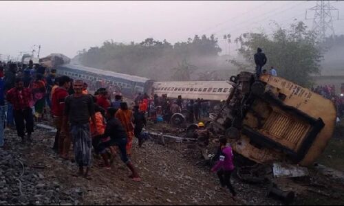Bikaner Guwahati express derailed: गुवाहाटी जा रही बीकानेर एक्सप्रेस ट्रेन पटरी से उतरी, 15 से ज्‍यादा घायल