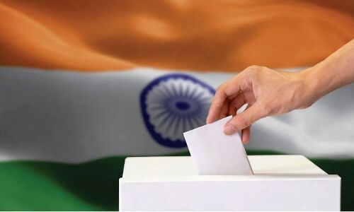 UP Election 2022 : 58 सीटों पर आज से 21 जनवरी तक चलेगा नामांकन, 3 लोगों को चुनाव अधिकारी के कक्ष में जाने की इजाजत