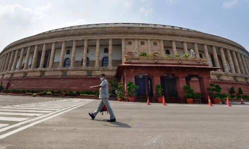 Parliamentary Panel : संसदीय समिति ने की गोद लेने के कानून से अवैध बच्चे शब्द हटाने की सिफारिश