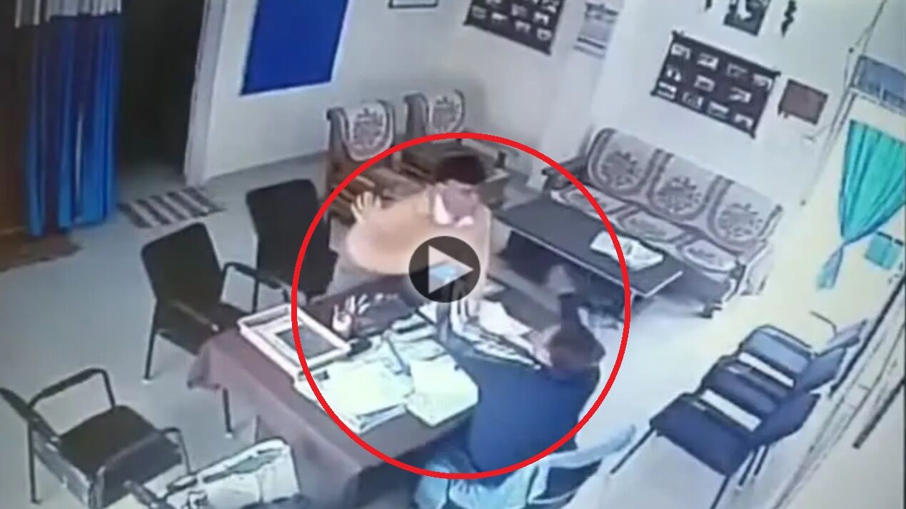 Ujjain News : प्रोफेसर ने प्रिंसिपल को पीटा, सीसीटीवी कैमरे में कैद हुई पूरी घटना