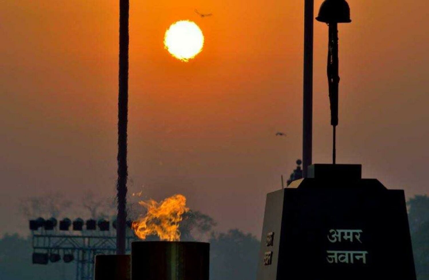 Amar Jawan Jyoti: बुझ गई 50 साल से जल रही अमर जवान ज्योति, आखिर क्यों मोदी सरकार ने किया ऐसा