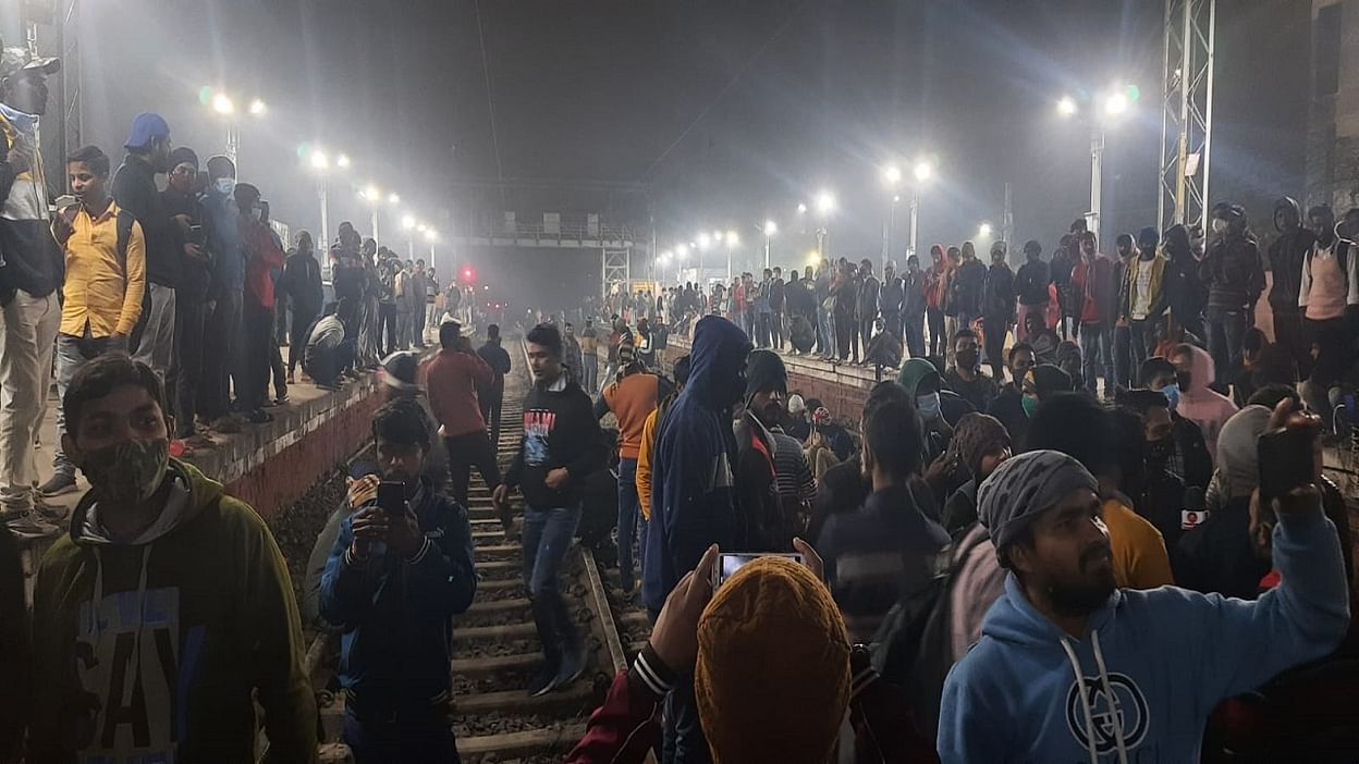 Patna News:धांधली के खिलाफ छात्र संगठनों का बिहार बंद शुरू।