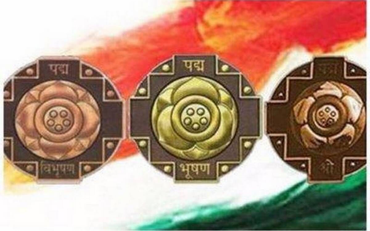 Padma Awards 2022 Full List: इन 128 लोगों को मिला पद्म अवॉर्ड, यहां देखिए पूरी लिस्ट Padma Awards 2022 Full List: इन 128 लोगों को मिला पद्म अवॉर्ड, यहां देखिए पूरी लिस्ट