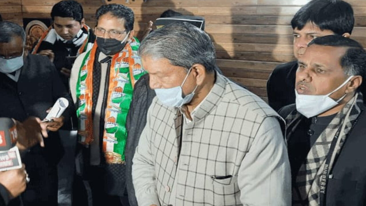Uttarakhand Election 2022 : टिहरी के भाजपा विधायक ने हरीश रावत की मौजूदगी में थामा कांग्रेस का हाथ