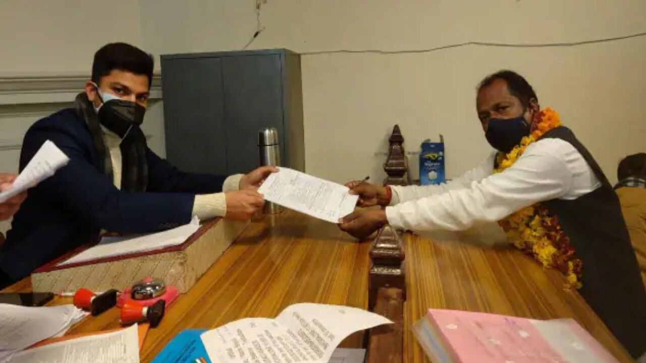 Uttarakhand Election 2022 : 26 दिन में बदलीं तीन पार्टियां तब जाकर मिला टिकट, जानिए अब किस दल से चुनाव लड़ रहे हेम आर्य