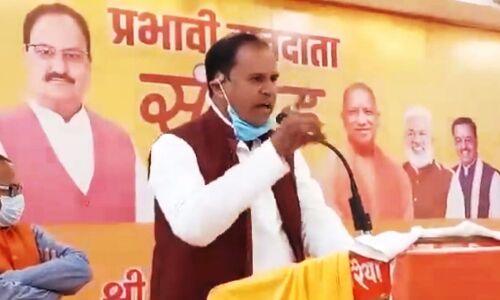 BJP Leader Abused Officers : भाजपा नेता ने अधिकारियों को दी गाली, पूर्व IAS बोले क्या हालत हो गयी यूपी काडर की