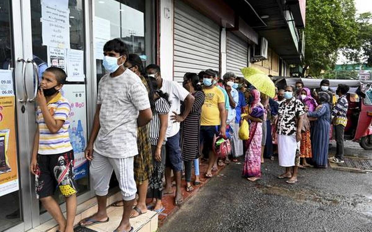 Sri Lanka Crisis : जानिए कैसा होता है दिवालिया हो चुके देश में रहना, श्रीलंका के लोगों की आर्थिक स्थिति बुरी तरह चरमराई